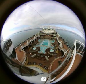 Hauptpool der MSC Splendida (fish-eye)